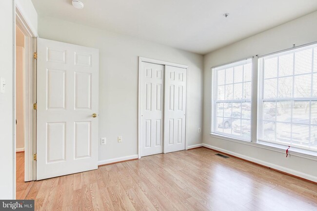 Foto del edificio - 18715-18715 Harmony Woods Ln