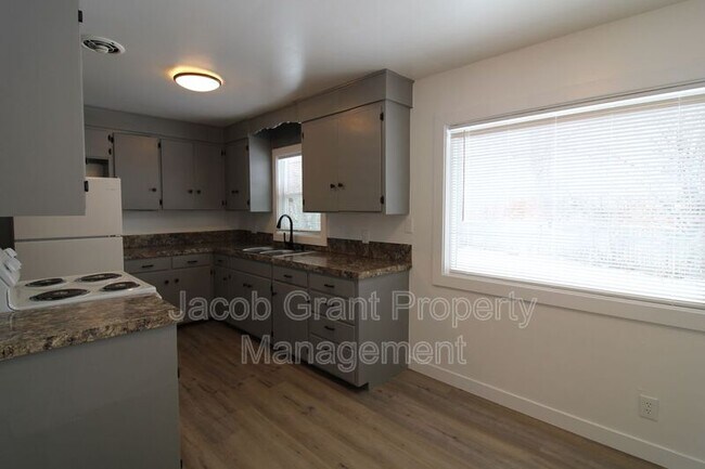 Foto del edificio - 1703 Raymond Dr