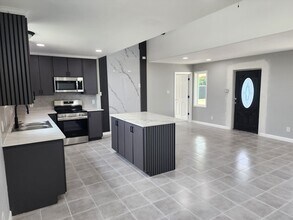 Building Photo - 386 Rd 591701