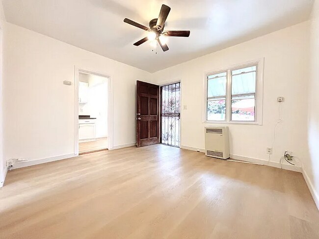 Foto del edificio - 727 E 81st St