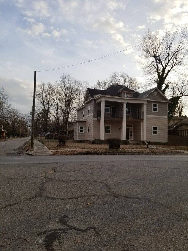 Primary Photo - 304 W Harding Ave
