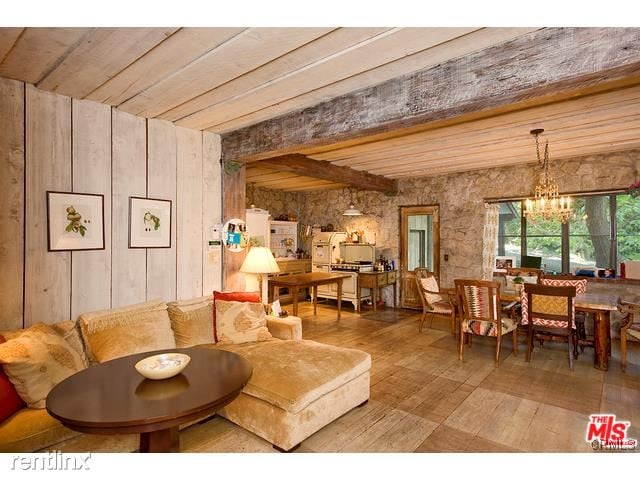 Building Photo - 2227 Mandeville Canyon Rd