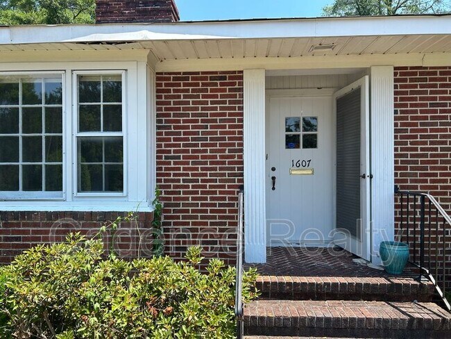Foto del edificio - 1607 Azalea Dr