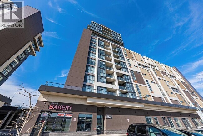 Photo du bâtiment - 550 N Service Rd