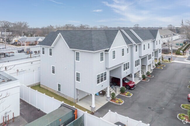 Building Photo - Fairfield Townhomes at Valley Stream