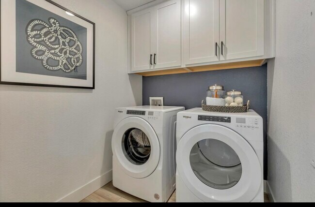 Foto del edificio - 1751 Eiffel St