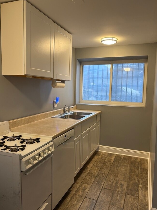 Foto del edificio - 522 N Troy St