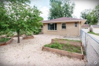 Building Photo - 1004-1006 Cragmore Dr