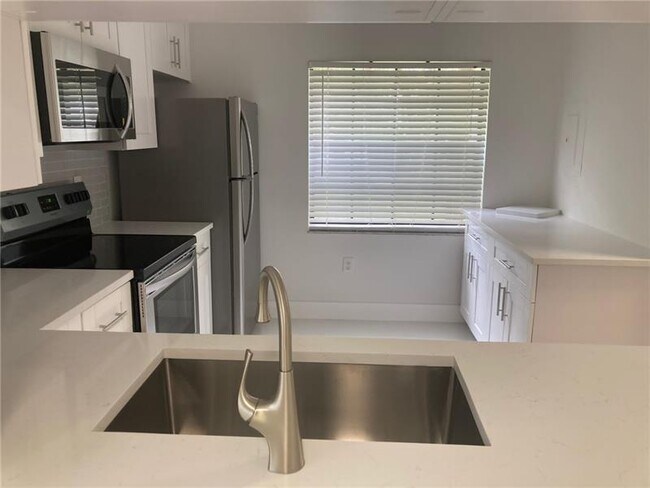 Building Photo - 580 Westree Ln