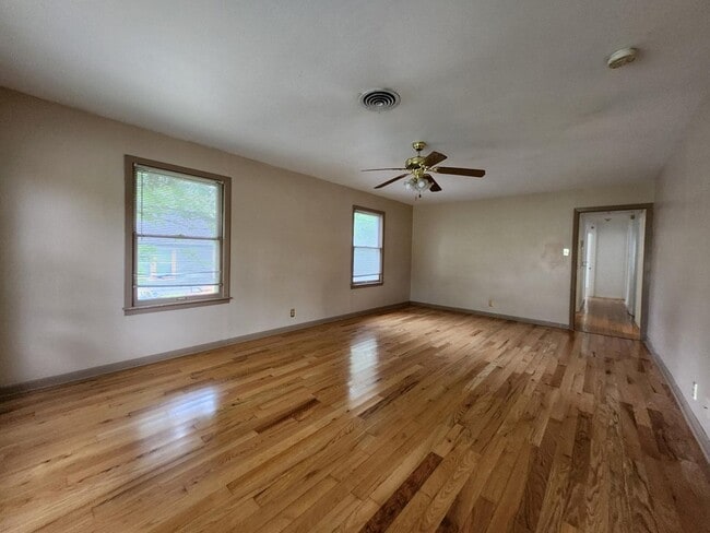 Building Photo - 913 Prescott St