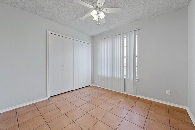 Building Photo - 1806 West Ln