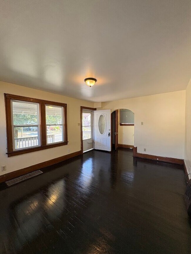 Foto del edificio - Three bedroom one bathroom home for rent