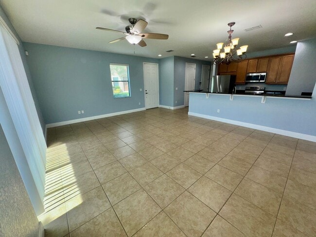 Building Photo - Eagle Creek 3 bedroom 2.5 bath townhome w/...