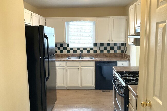 Building Photo - 2748 Sanibel Ln SE