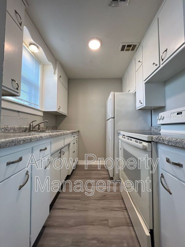 Foto del edificio - 1100 S 25th St