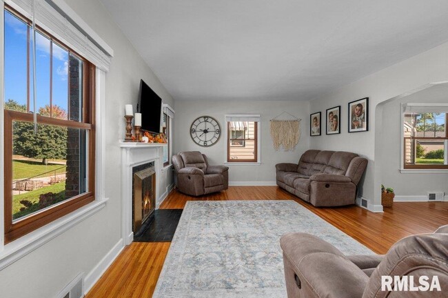 Foto del edificio - 2133 Warren St