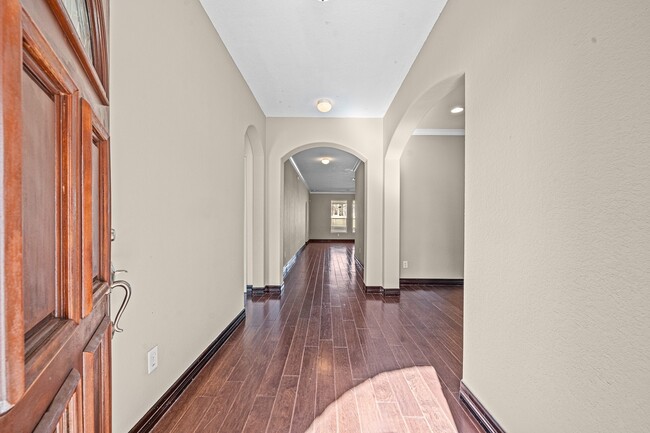 Foto del edificio - 7202 Lyndhurst Village Ln