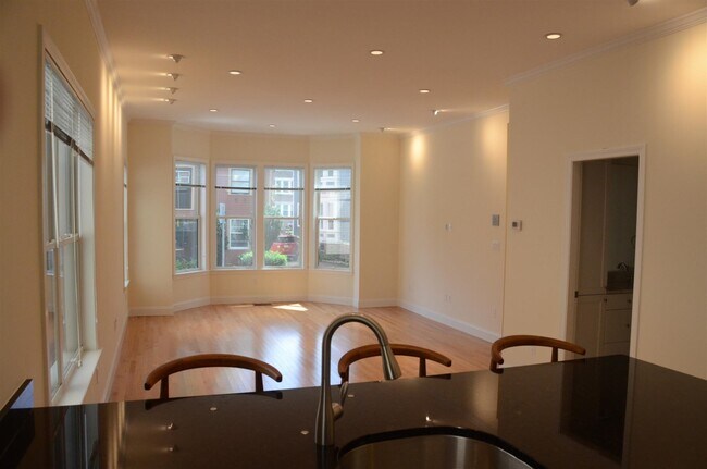 Building Photo - 15 Langdon St