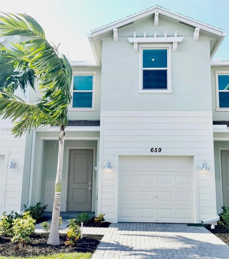 Foto principal - 659 SE Lk Fls St