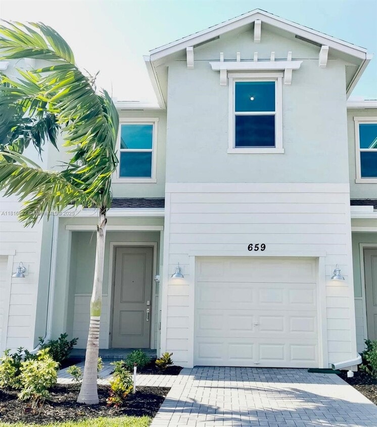 Foto principal - 659 SE Lk Fls St