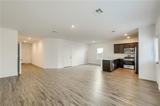 Building Photo - 6004 Eden Dr