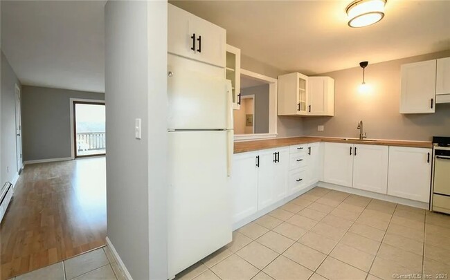 Foto del edificio - 245 Cherry Ave