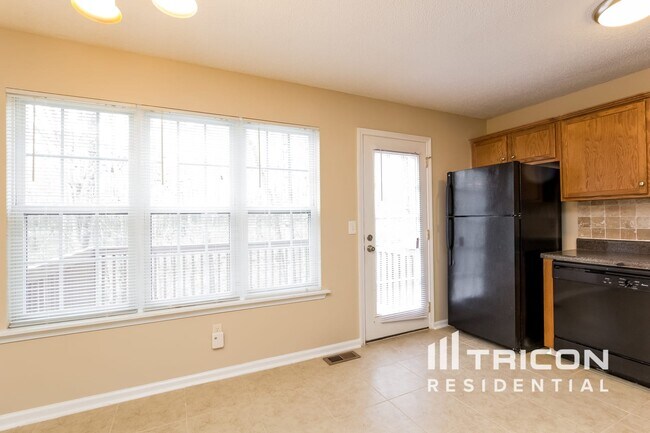 Foto del edificio - 142 Farmington Dr
