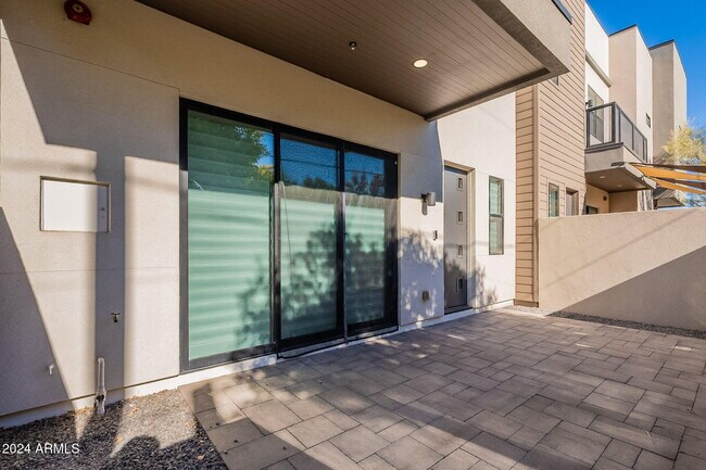 Building Photo - 2645 E Osborn Rd