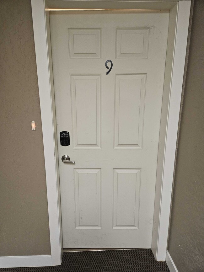 Building Photo - 2121 Rae St