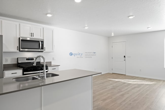 Building Photo - 8710 W Cordero Dr