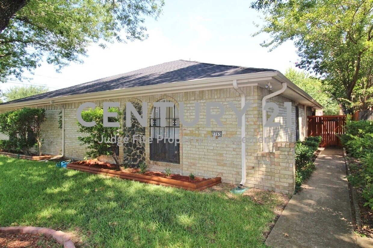 2763 Meadow Gate Ln, Dallas, TX 75237 House Rental in Dallas, TX