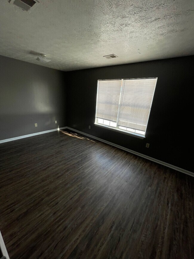 Foto del edificio - 98 Andrea Dr