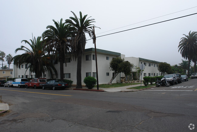 Exterior Photo - Aristocrat Apartments