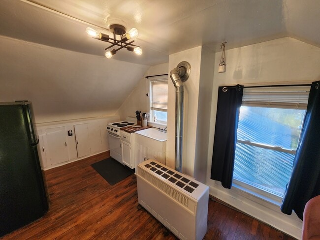 Kitchen - 409 Saint Paul St