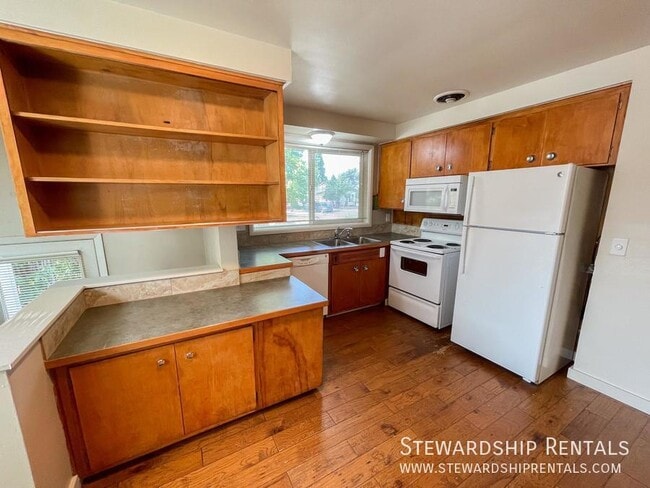 Building Photo - 1389 Ferry St