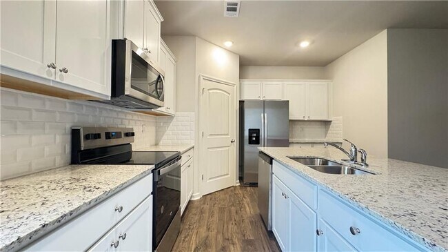 Foto del edificio - 405 Stoneybrook Dr