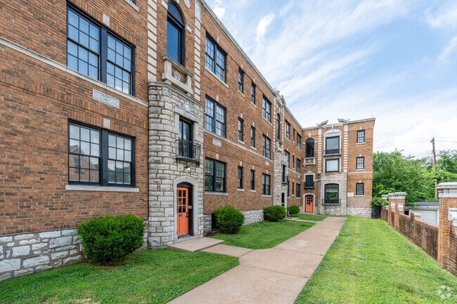 Building Photo - 5345-49 Cabanne