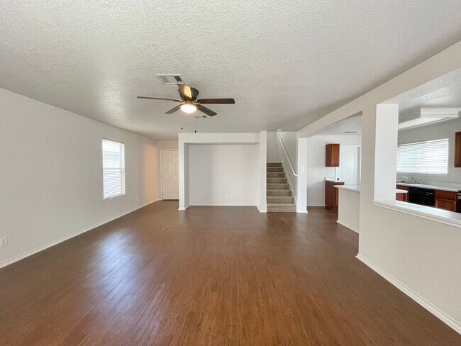 Building Photo - 2 Story Home in Great Location!