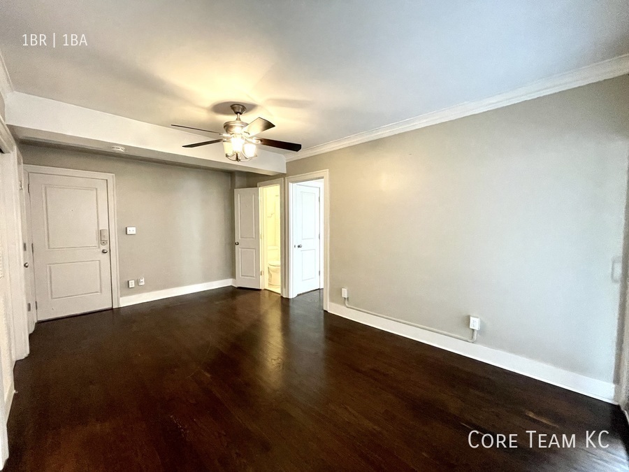 Primary Photo - 1 Bedroom in West Plaza