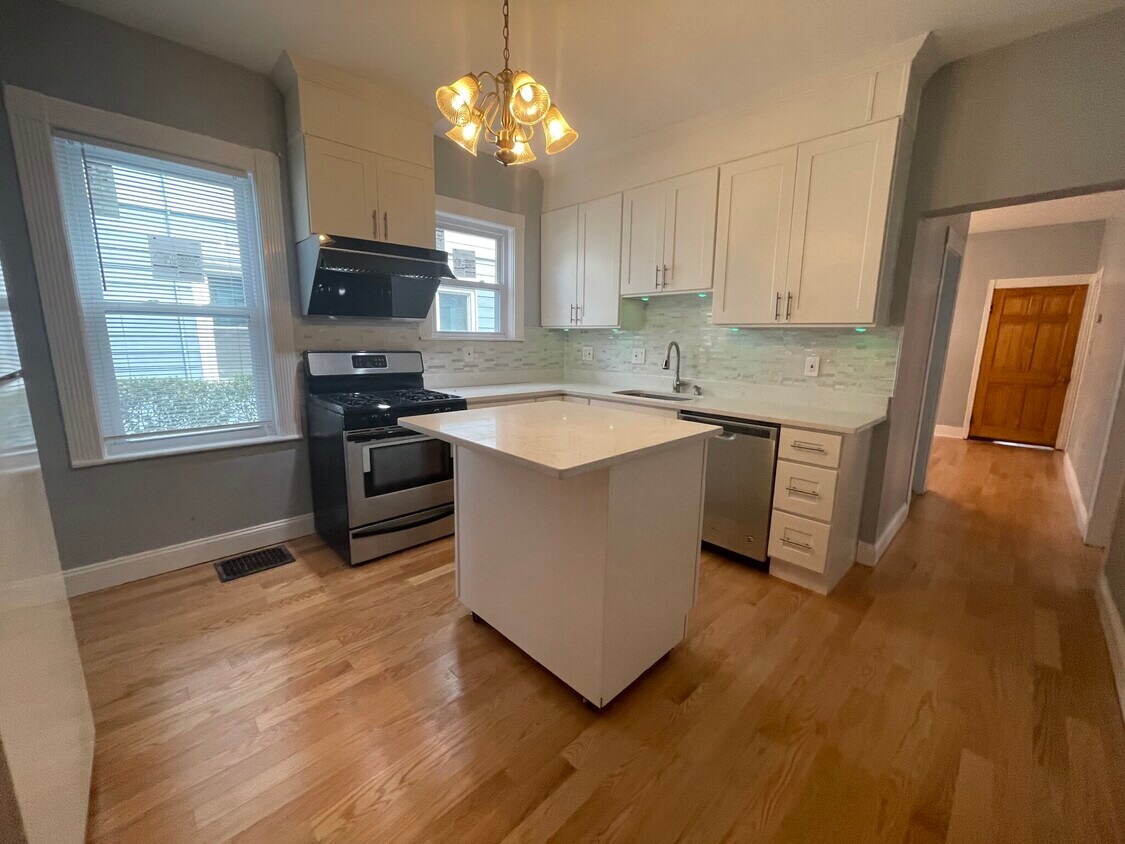 Primary Photo - 24 Litchfield St