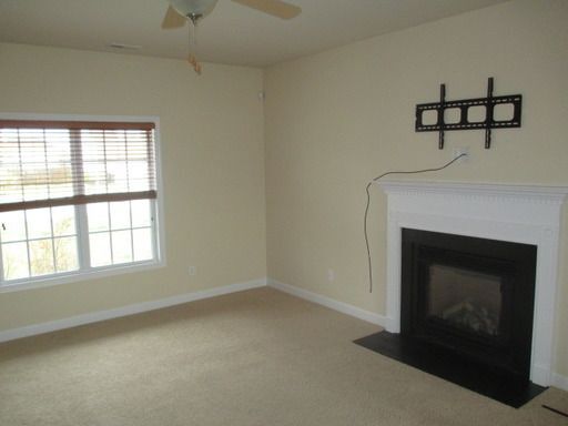 Foto del edificio - 247 Silver Hills Dr