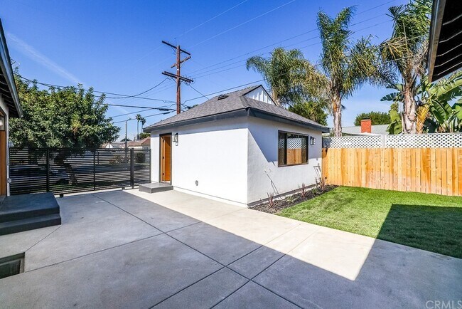 Building Photo - 5655 Bowcroft St