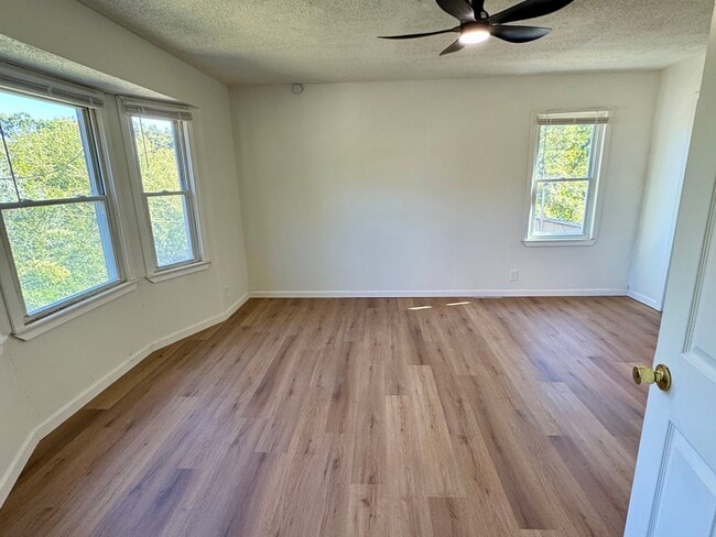 Building Photo - 8801 E Independence Ave