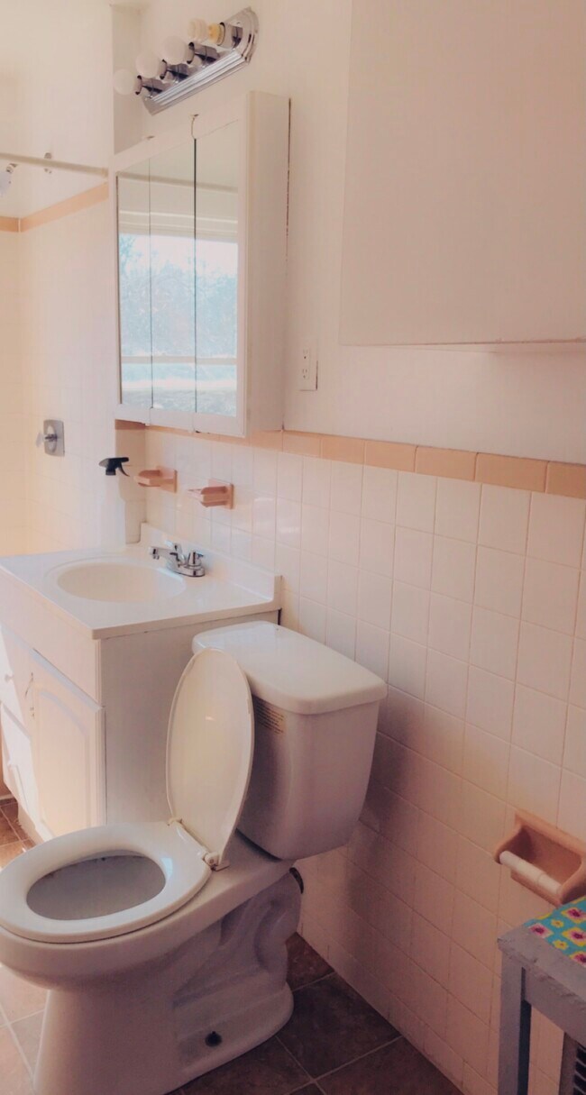 Full Bathroom/ 1.5 Bathroom - 70 Summer St
