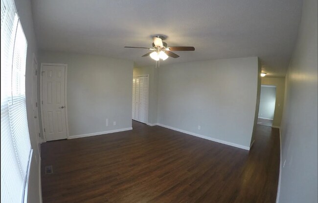 Building Photo - Remodeled 3 Bedroom!
