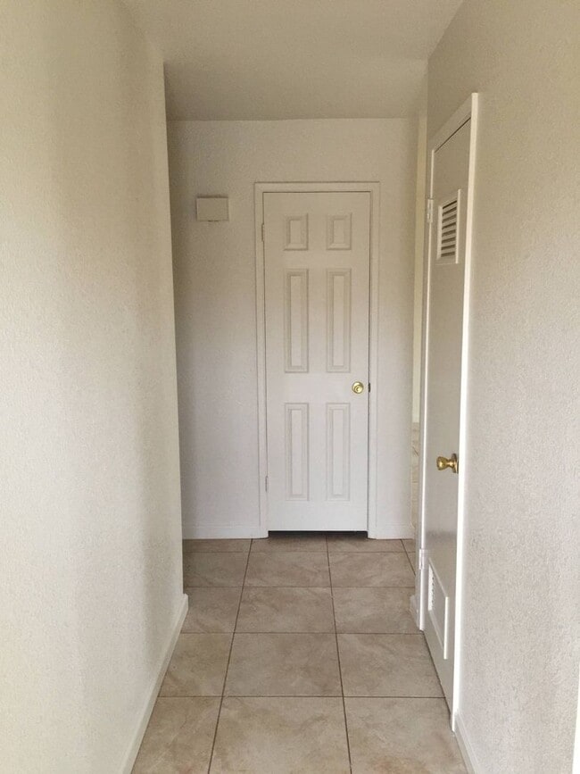 Foto del edificio - 2 Bedroom Apartment - Merced Coming Soon!