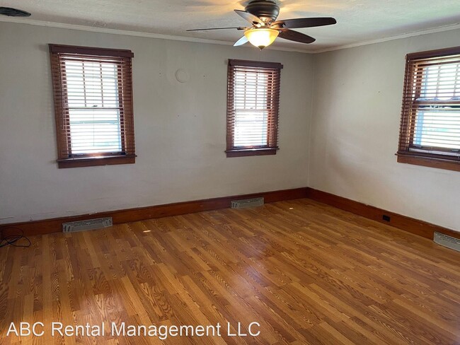 Building Photo - 3 br, 1 bath House - 210 N Ohio St