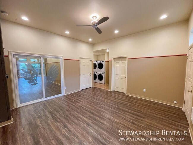 Foto del edificio - 600 E. 8th-