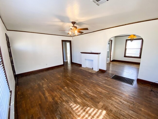 Building Photo - 1631 W Cherokee Ave