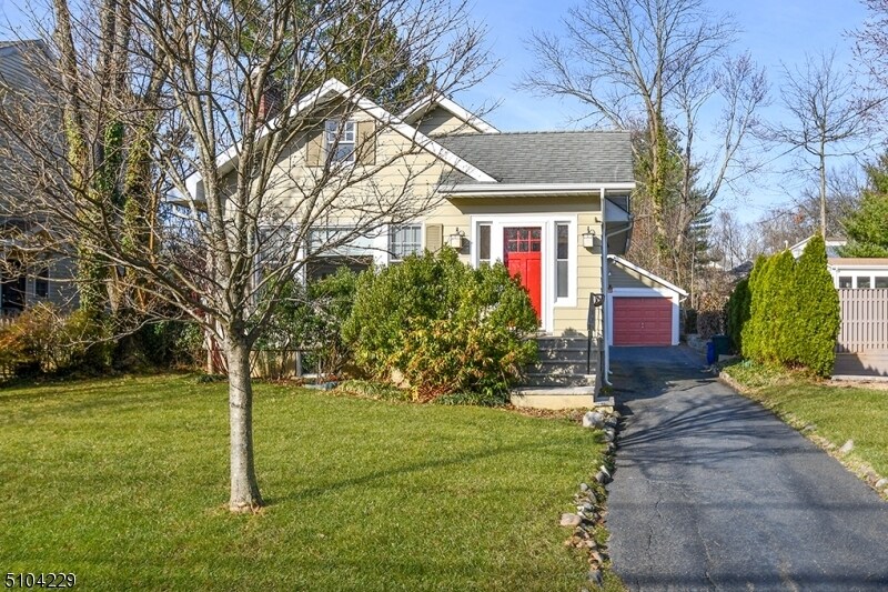 Foto principal - 133 Pine Grove Ave